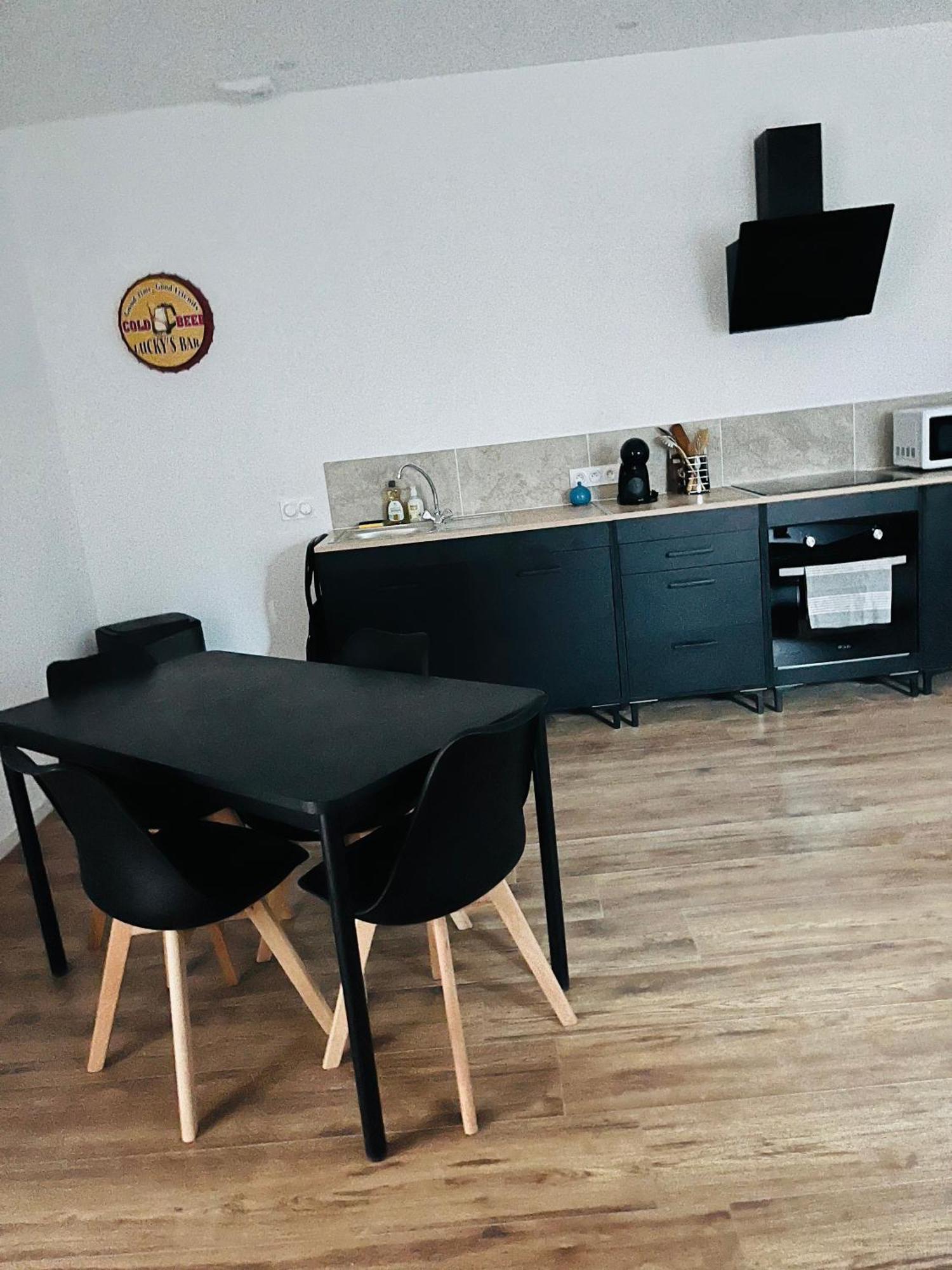Logements 6 Pers A 15 Minutes D Angers Corné Exterior photo